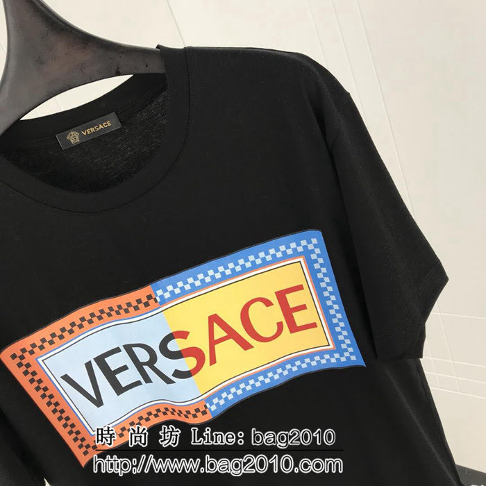 VERSACE範思哲 19早春新款短袖 官網最新拼色 彩LOGO印花短袖 雙股絲光棉面料 高版本男女同款 ydi2032